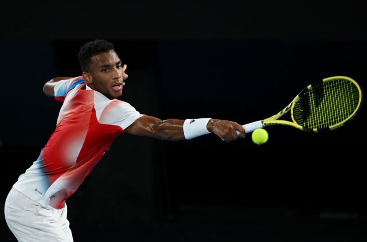 Dacă nu din prima, a noua oară tot iese! Felix Auger-Aliassime l-a bătut pe Tsitsipas la Rotterdam și a câștigat primul titlu ATP_9
