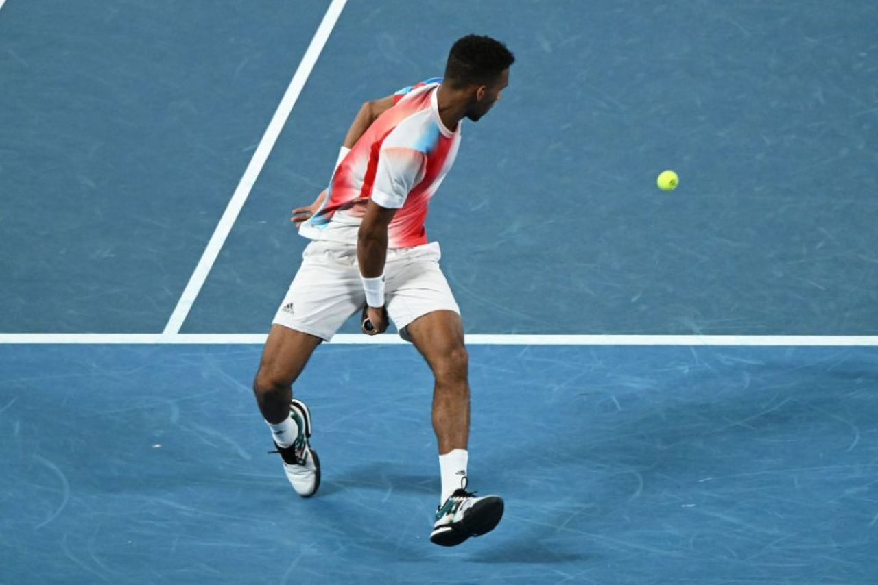 Dacă nu din prima, a noua oară tot iese! Felix Auger-Aliassime l-a bătut pe Tsitsipas la Rotterdam și a câștigat primul titlu ATP_12