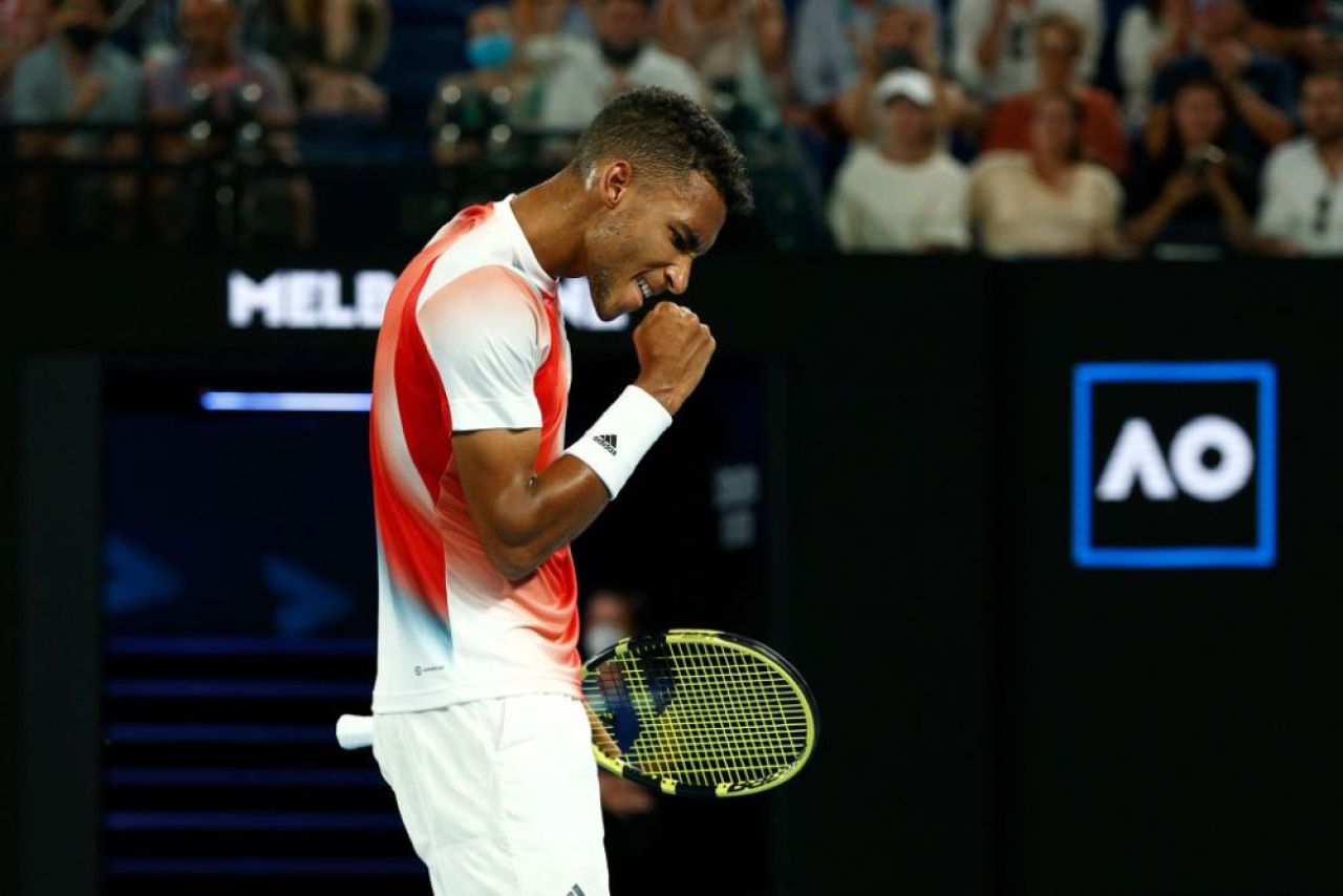 Dacă nu din prima, a noua oară tot iese! Felix Auger-Aliassime l-a bătut pe Tsitsipas la Rotterdam și a câștigat primul titlu ATP_13