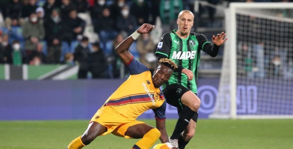 Back in business! Chiricheș a provocat din nou penalty după un henț și presa din Italia nu l-a iertat