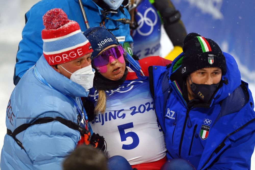 Momente dramatice la Jocurile Olimpice. O sportivă a leșinat după ce a trecut linia de sosire: adversarele au intervenit pe loc_1