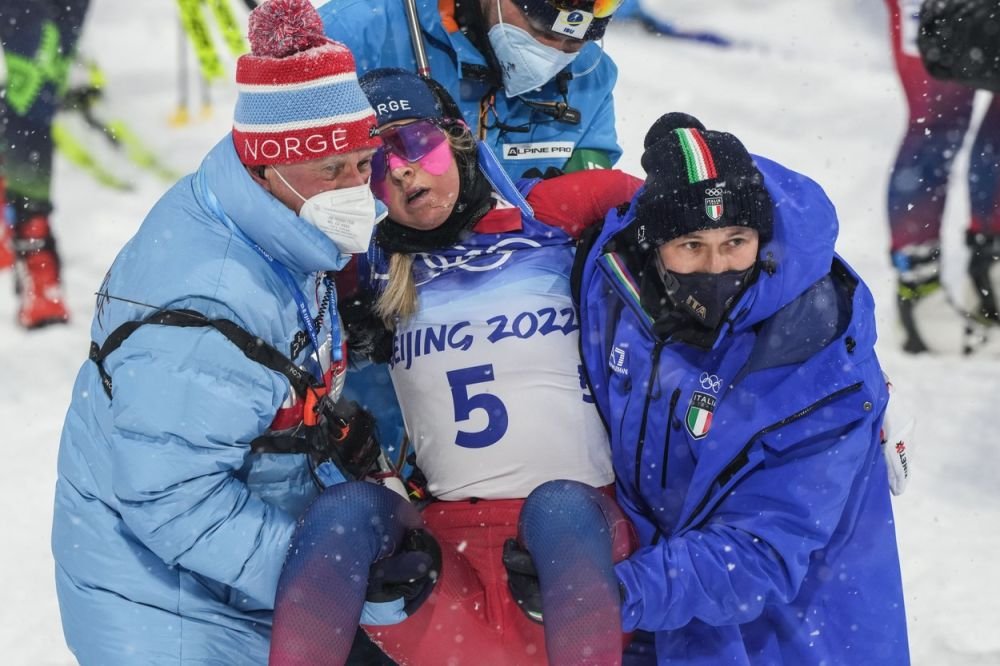 Momente dramatice la Jocurile Olimpice. O sportivă a leșinat după ce a trecut linia de sosire: adversarele au intervenit pe loc_2