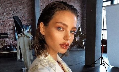 Alesya, fiica unui fost lider mondial din tenis, era considerată anorexică pentru modelling, dar acum are o carieră impresionantă_9