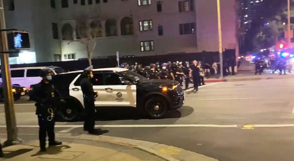 Au câștigat Super Bowl-ul, dar fanii lor au creat haos în Los Angeles_3