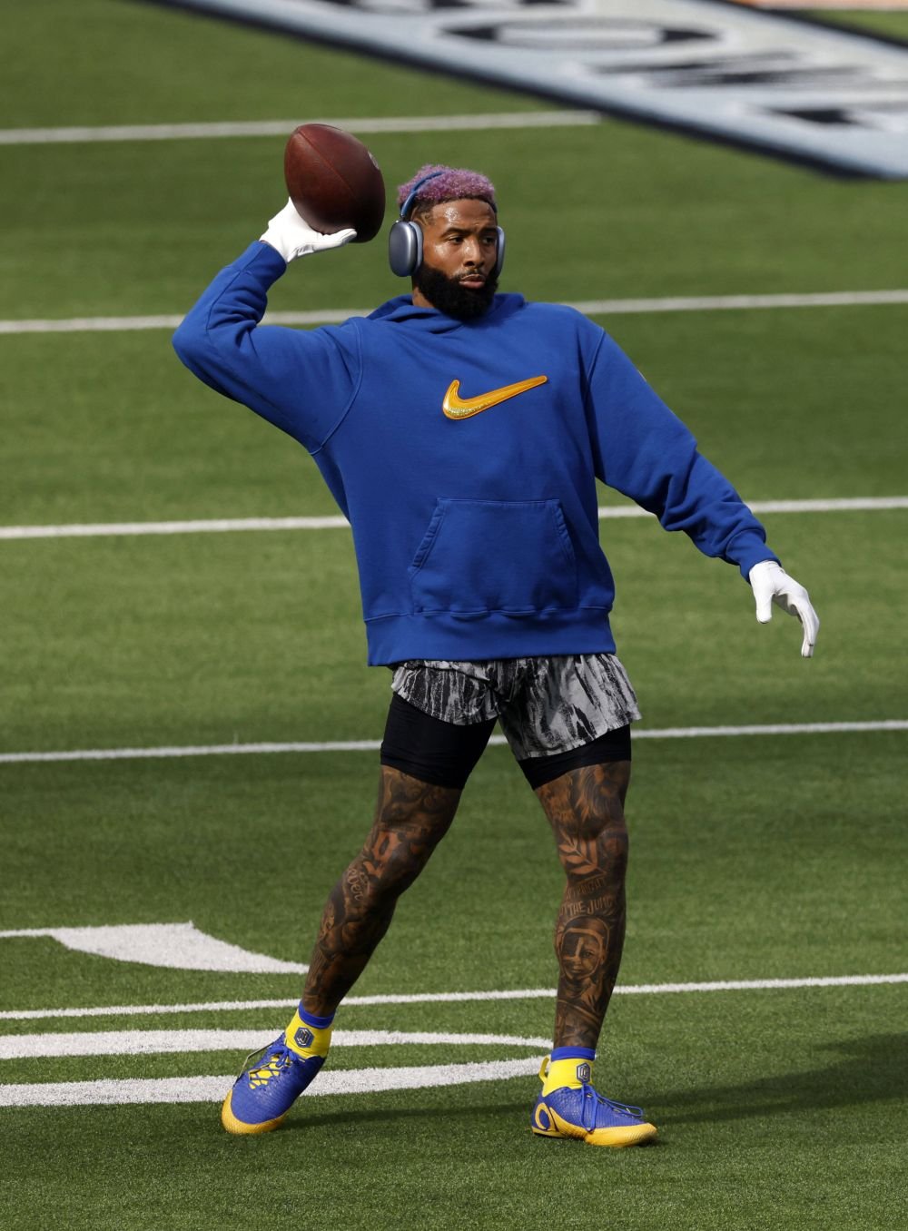 „Ce bine mă simt în adidașii mei!” :) Starul de la Super Bowl a făcut senzație! Cele mai scumpe ghete de antrenament din istorie: 200.000 de dolari și aproape 1.500 de diamante _6