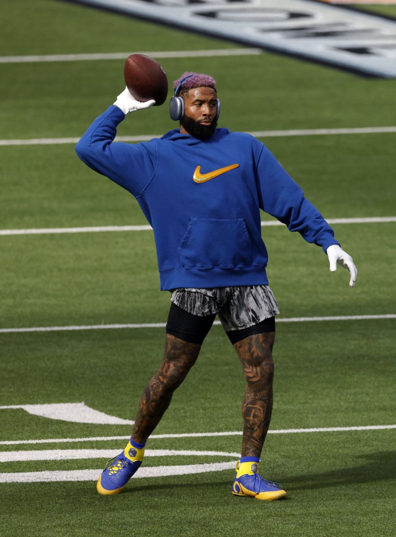„Ce bine mă simt în adidașii mei!” :) Starul de la Super Bowl a făcut senzație! Cele mai scumpe ghete de antrenament din istorie: 200.000 de dolari și aproape 1.500 de diamante _6