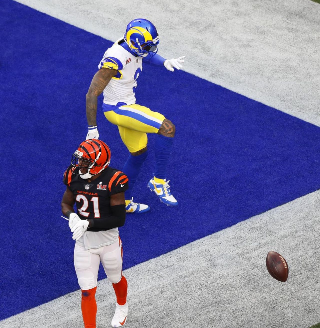 „Ce bine mă simt în adidașii mei!” :) Starul de la Super Bowl a făcut senzație! Cele mai scumpe ghete de antrenament din istorie: 200.000 de dolari și aproape 1.500 de diamante _10