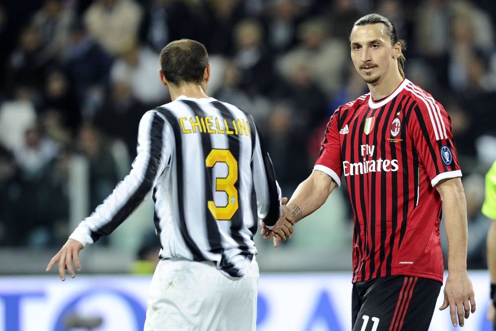 Marele Ibrahimovic se &icirc;nclină &icirc;n fața unui fundaș: Te ucide, pur și simplu! Ați văzut ce a făcut la Londra?