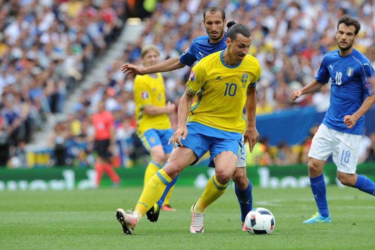Marele Ibrahimovic se înclină în fața unui fundaș: