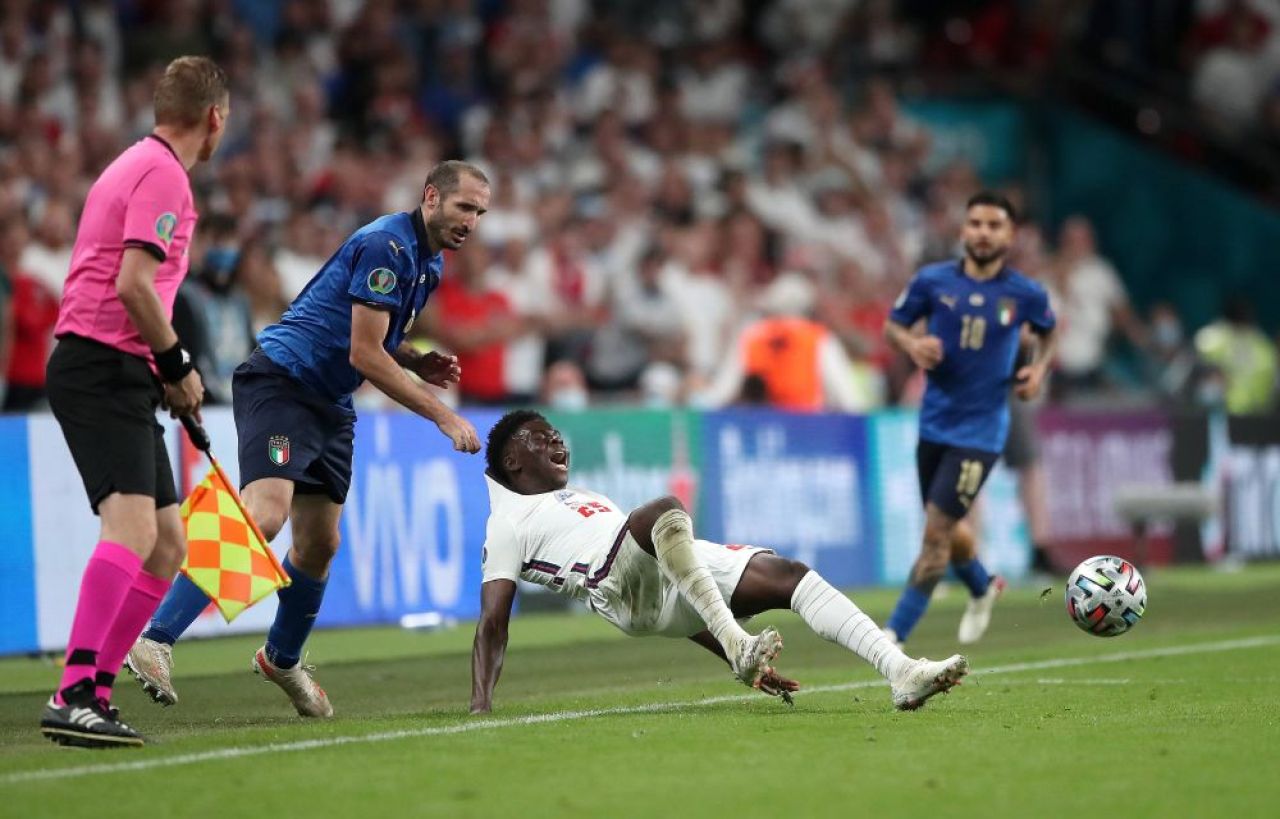 Marele Ibrahimovic se înclină în fața unui fundaș: