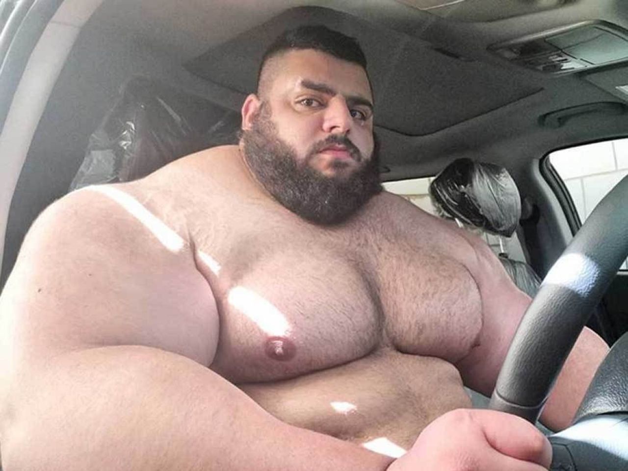 Furia în imagini. Cum se pregătește Hulk din Iran pentru lupta cu