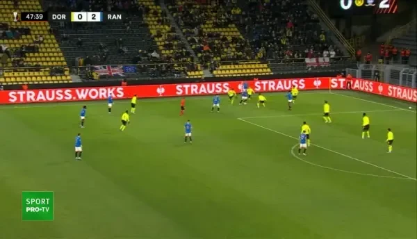 Minutul 48: GOL Rangers! Lundstram marchează cu un șut superb de la marginea careului