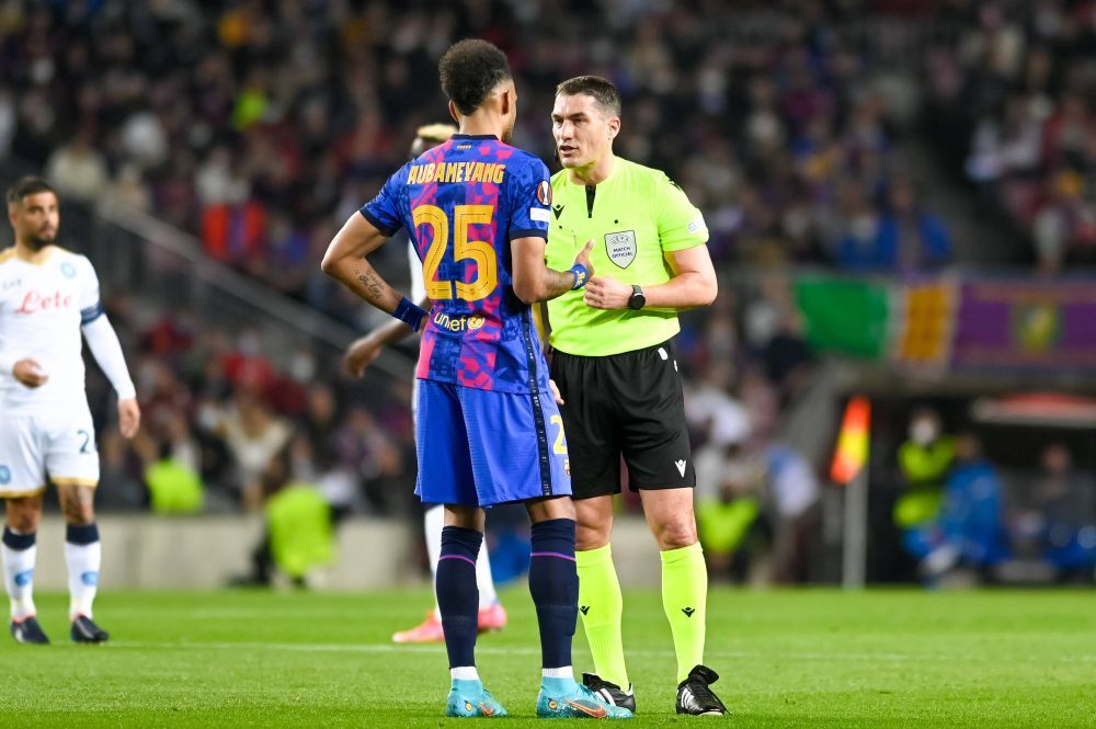 Catalanii l-au tocat pe Istvan Kovacs în timpul meciului Barcelona - Napoli: