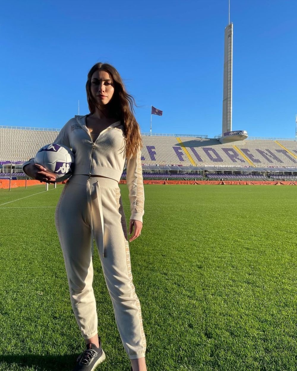 Reacție dură a ofițerului de presă de la Fiorentina după imaginile virale cu Arthur Cabral! Răspuns pentru fanii care au spus că jucătorul îi făcea avansuri _27