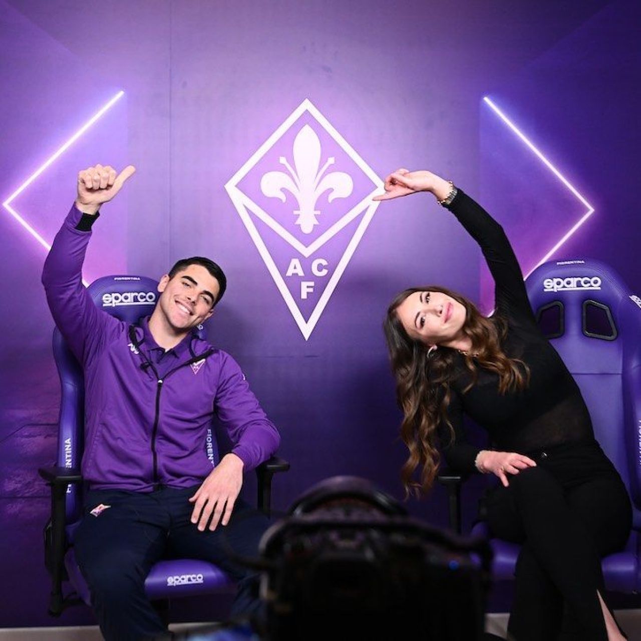 Reacție dură a ofițerului de presă de la Fiorentina după imaginile virale cu Arthur Cabral! Răspuns pentru fanii care au spus că jucătorul îi făcea avansuri _38