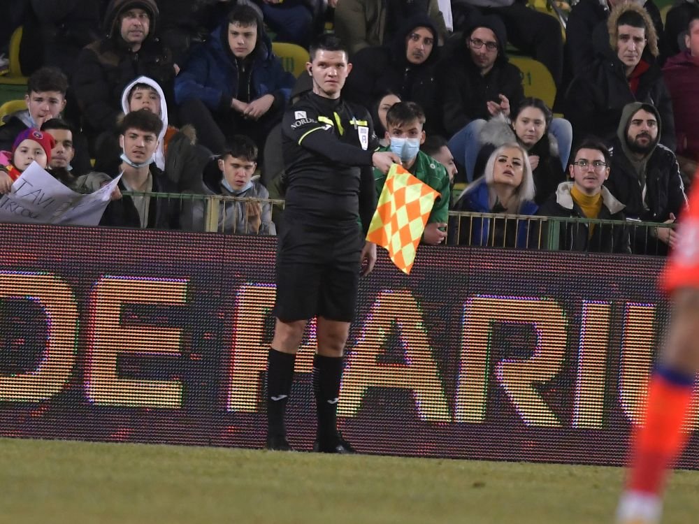 Imagini incredibile de la Mioveni! Tribunele sunt pline, deși legea impune ca arena să fie umplută la 30% din capacitate_7