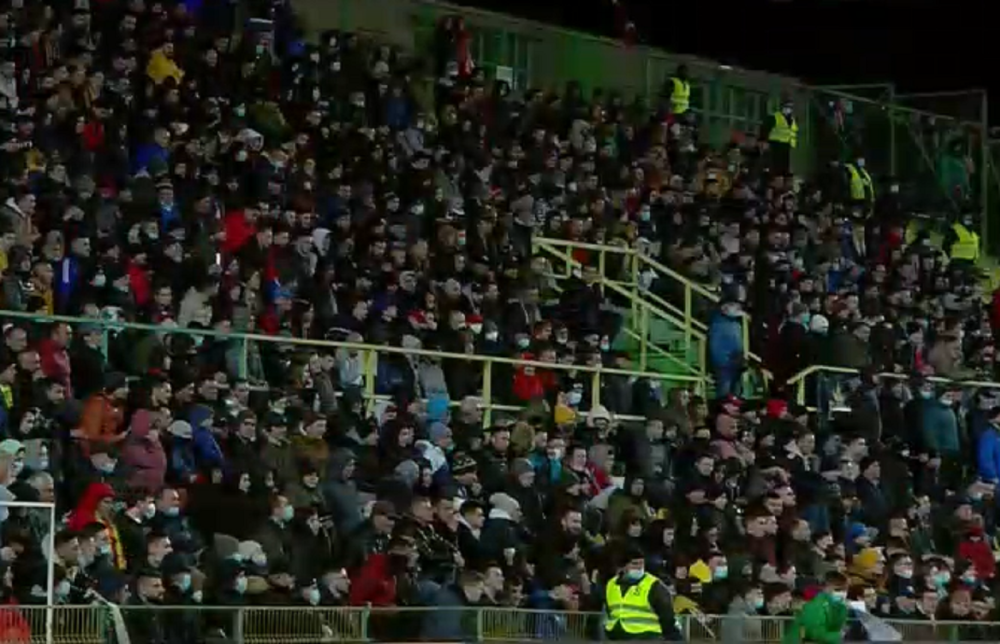 Imagini incredibile de la Mioveni! Tribunele sunt pline, deși legea impune ca arena să fie umplută la 30% din capacitate_8