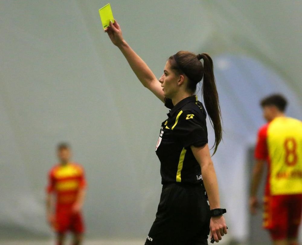 Ea este cel mai sexy arbitru din lume ! &Icirc;ntoarce toate privirile cu aparițiile sale și si-a pus pe pauză cariera