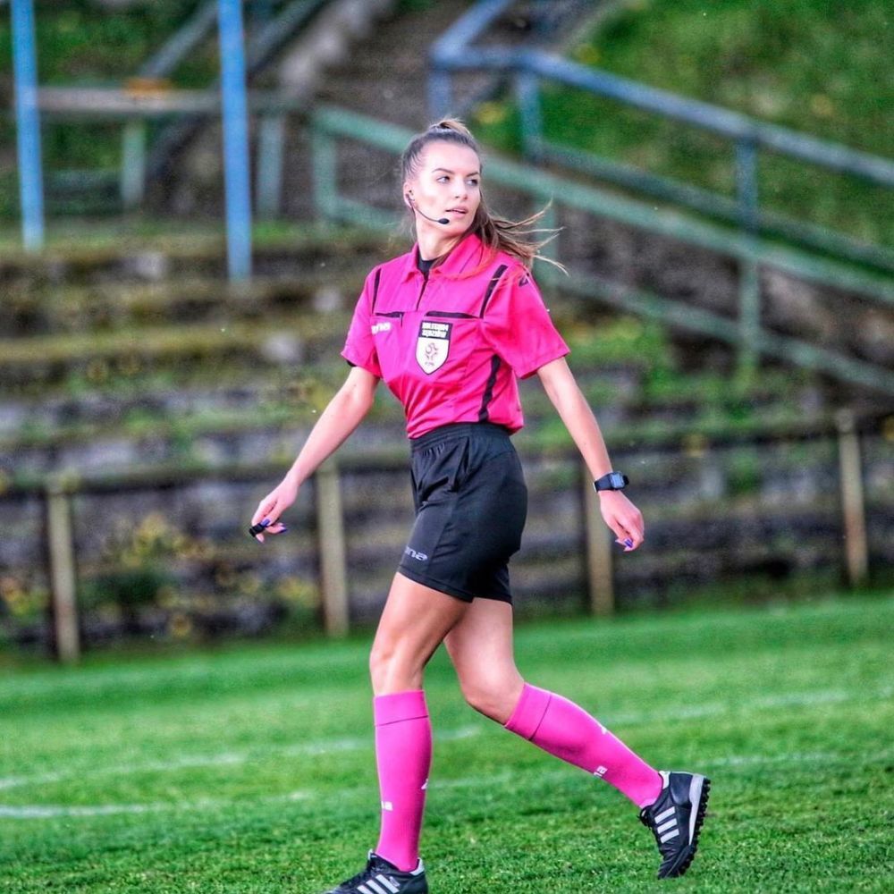 Ea este 'cel mai sexy arbitru din lume'! Întoarce toate privirile cu aparițiile sale și si-a pus pe 'pauză' cariera_5