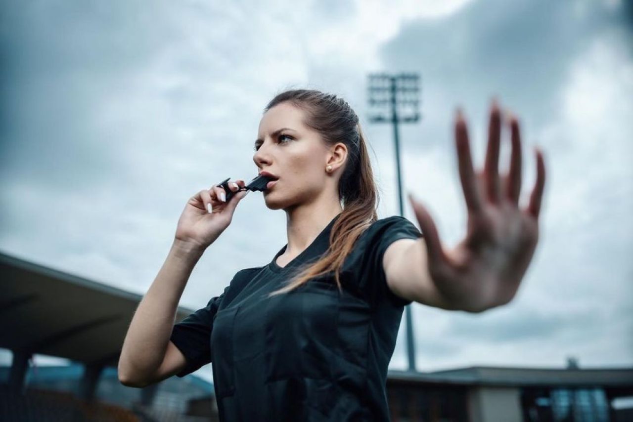 Ea este 'cel mai sexy arbitru din lume'! Întoarce toate privirile cu aparițiile sale și si-a pus pe 'pauză' cariera_9