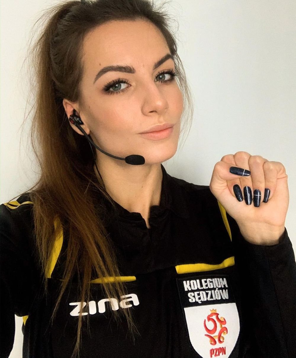 Ea este 'cel mai sexy arbitru din lume'! Întoarce toate privirile cu aparițiile sale și si-a pus pe 'pauză' cariera_14