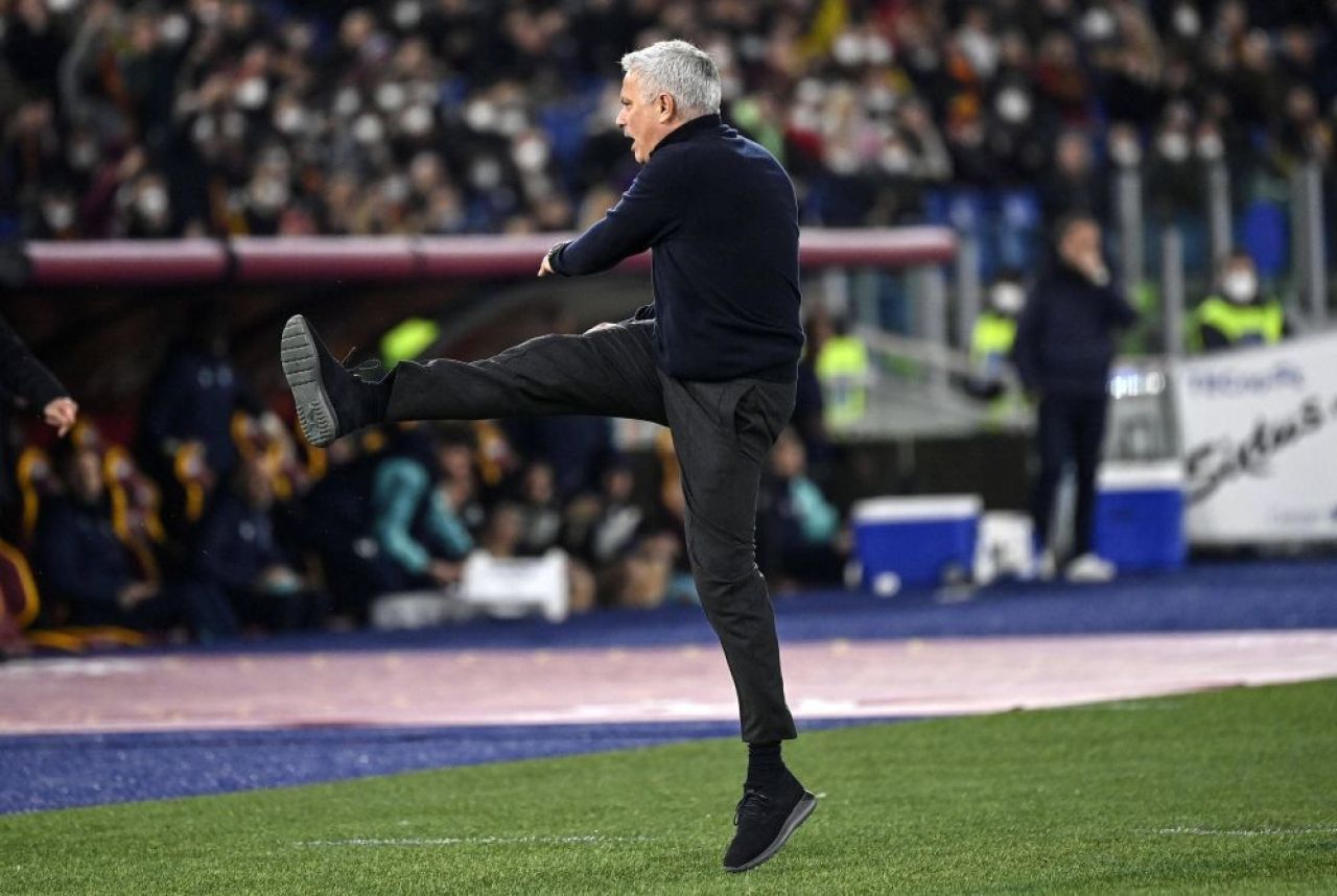 Jose Mourinho, eliminat din nou după un gest controversat! Cum l-a provocat antrenorul pe arbitrul partidei _1