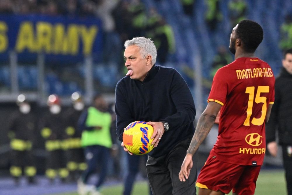 Jose Mourinho, eliminat din nou după un gest controversat! Cum l-a provocat antrenorul pe arbitrul partidei _2