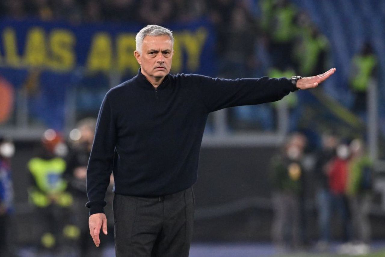 Jose Mourinho, eliminat din nou după un gest controversat! Cum l-a provocat antrenorul pe arbitrul partidei _8