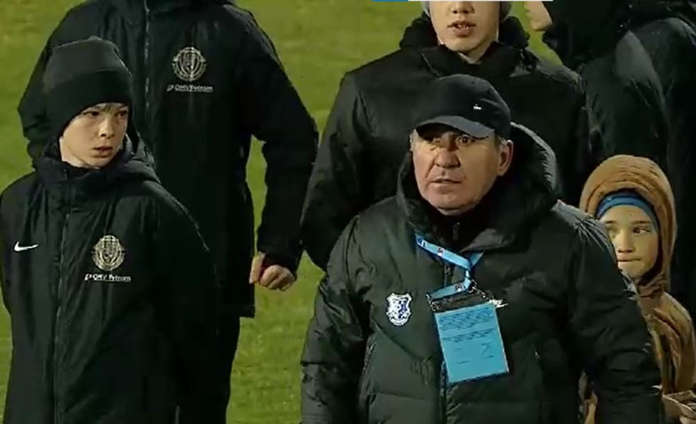 Gică Hagi, un car de nervi după eșecul cu FC Argeș. A intrat pe teren și s-a răstit la Dragoș Nedelcu_5