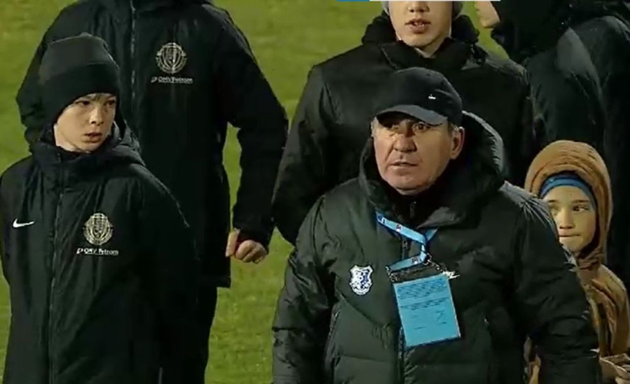 Gică Hagi, un car de nervi după eșecul cu FC Argeș. A intrat pe teren și s-a răstit la Dragoș Nedelcu_5