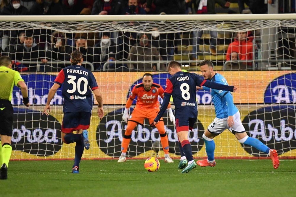 Răzvan Marin a avut nevoie de doar un sfert de oră pentru a impresiona. Ce scriu italienii după Cagliari - Napoli 1-1_7