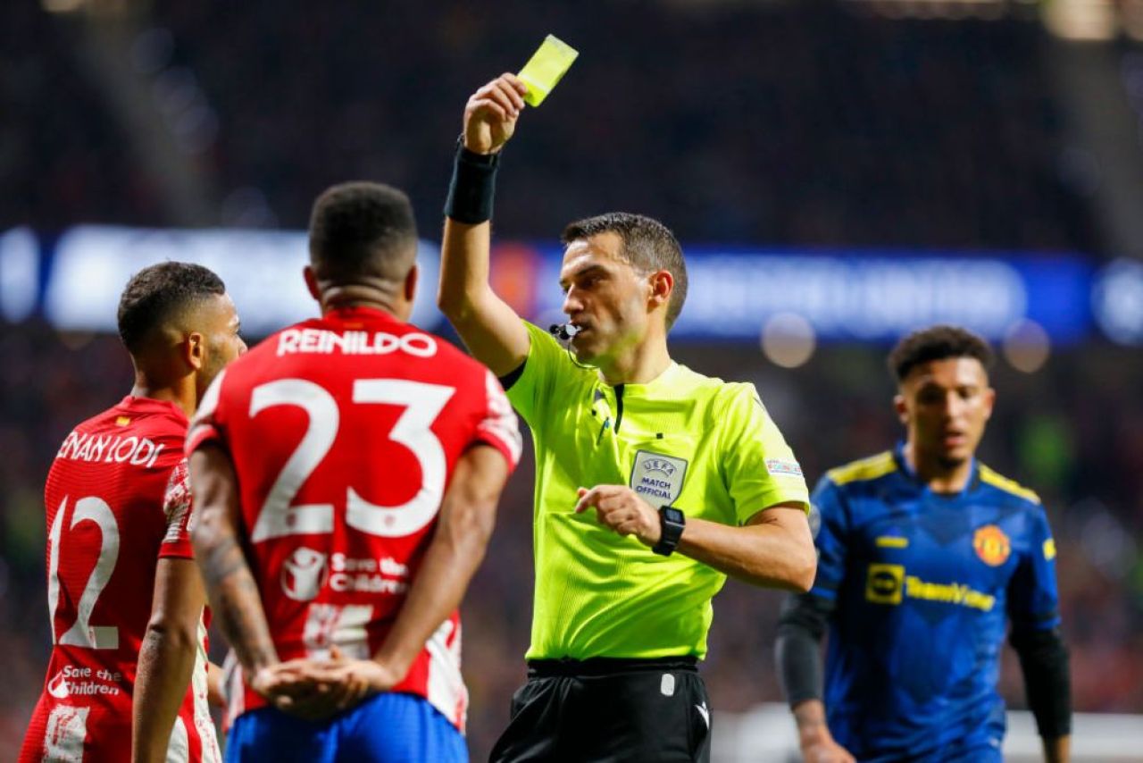 Ovidiu Hațegan, contestat dur de fani după arbitrajul din meciul Atletico - United din UCL! „Ești pe lista neagră, leul meu!”_1
