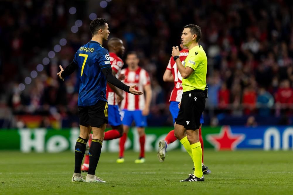Ovidiu Hațegan, contestat dur de fani după arbitrajul din meciul Atletico - United din UCL! „Ești pe lista neagră, leul meu!”_5