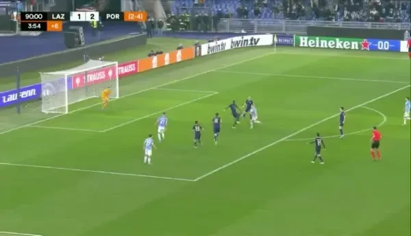 Lazio marcheză &icirc;n ultimul minut al jocului, dar &icirc;n zadar, Porto merge mai departe.