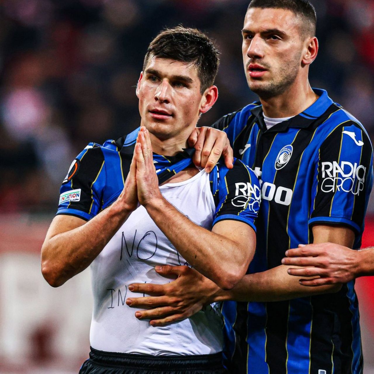 Eroul Atalantei, mesaj de susținere pentru Ucraina. Malinovsky a purtat un tricou special în meciul din Europa League_5