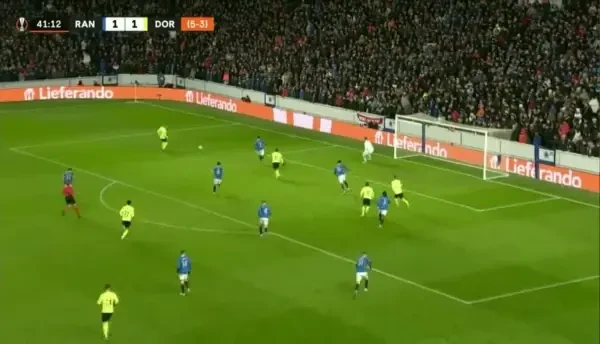 Borussia Dortmund dă lovitura &icirc;nainte de pauză.