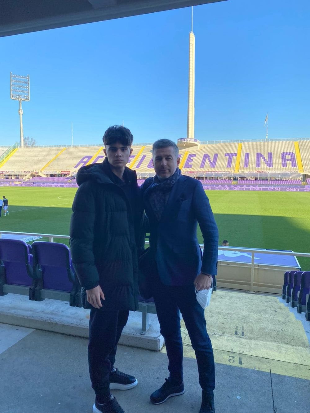 &Icirc;ncă un rom&acirc;n la Fiorentina! T&acirc;nărul mijlocaș a semnat cu italienii și s-a &icirc;nt&acirc;lnit și cu selecționerul Iordănescu&nbsp;