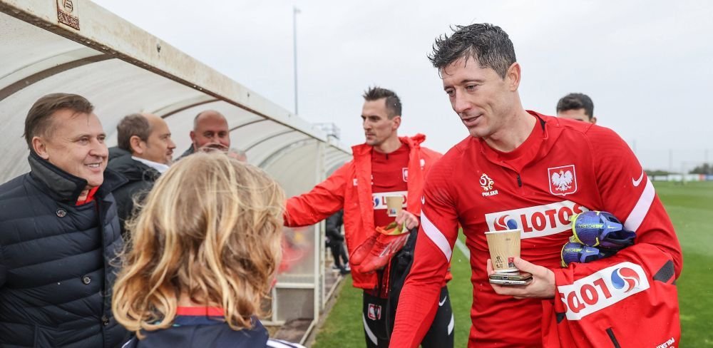 Ce zici de asta, Răzvan Burleanu? Gest extraordinar al președintelui federației din Polonia pentru fotbaliștii din Ucraina