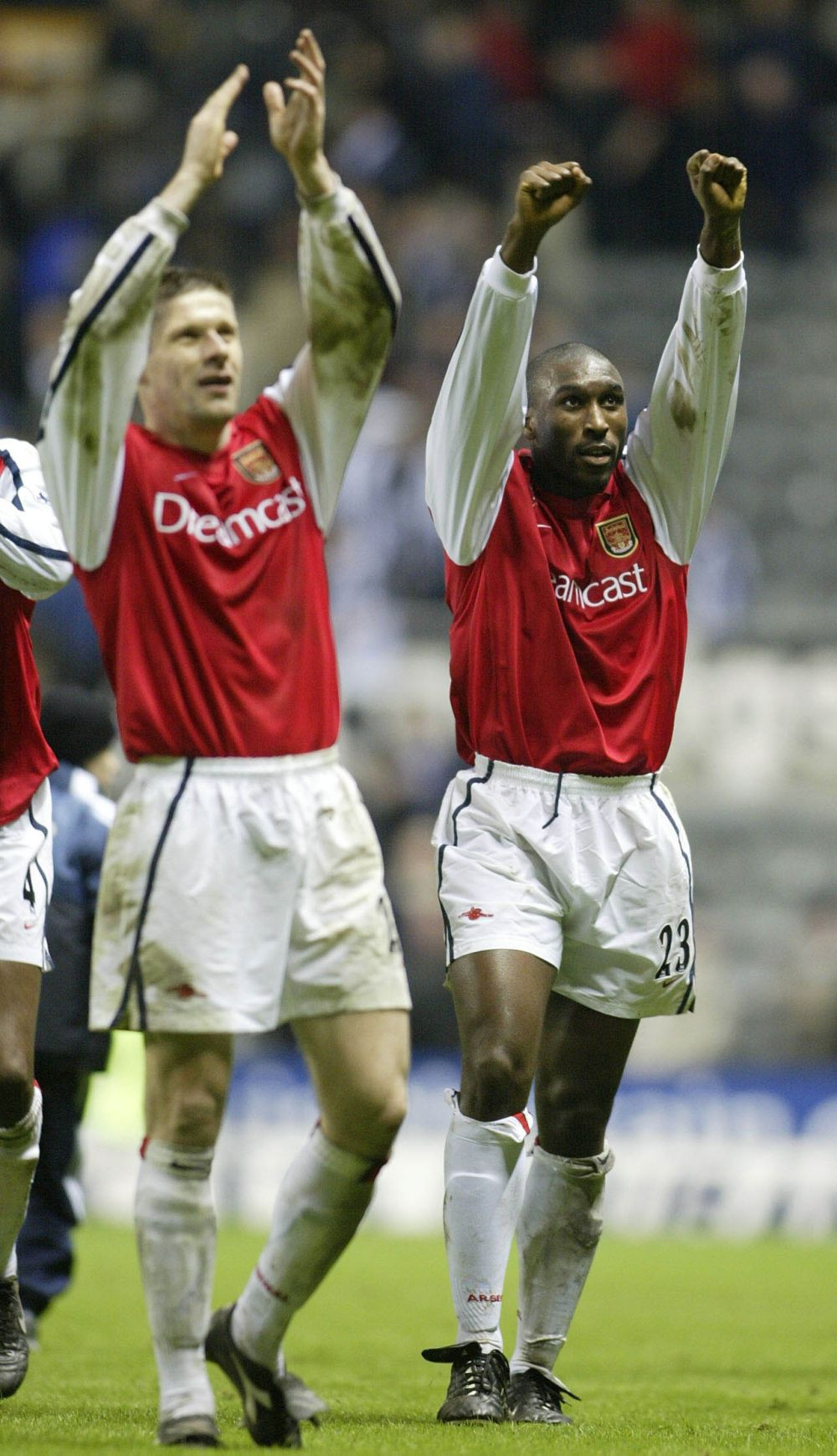 Pe front la 53 de ani! Un fost campion cu Arsenal se implică &icirc;n războiul din Ucraina și renunță pentru moment la antrenorat