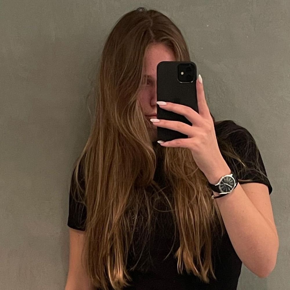 Ea ar fi fiica secretă a lui Vladimir Putin! Are 18 ani și duce o viață de lux la Monaco, în timp ce tatăl său invadează Ucraina _9