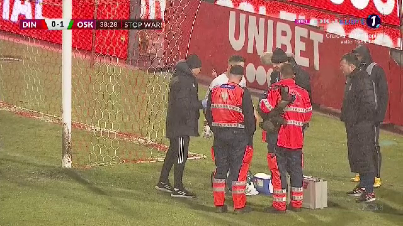 Accidentare horror în Ștefan cel Mare! Niczuly și-a rupt degetul în timpul meciului cu Dinamo și a fost preluat de medici de urgență _3