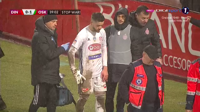 Accidentare horror în Ștefan cel Mare! Niczuly și-a rupt degetul în timpul meciului cu Dinamo și a fost preluat de medici de urgență _8