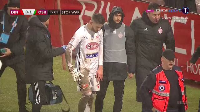 Accidentare horror în Ștefan cel Mare! Niczuly și-a rupt degetul în timpul meciului cu Dinamo și a fost preluat de medici de urgență _9