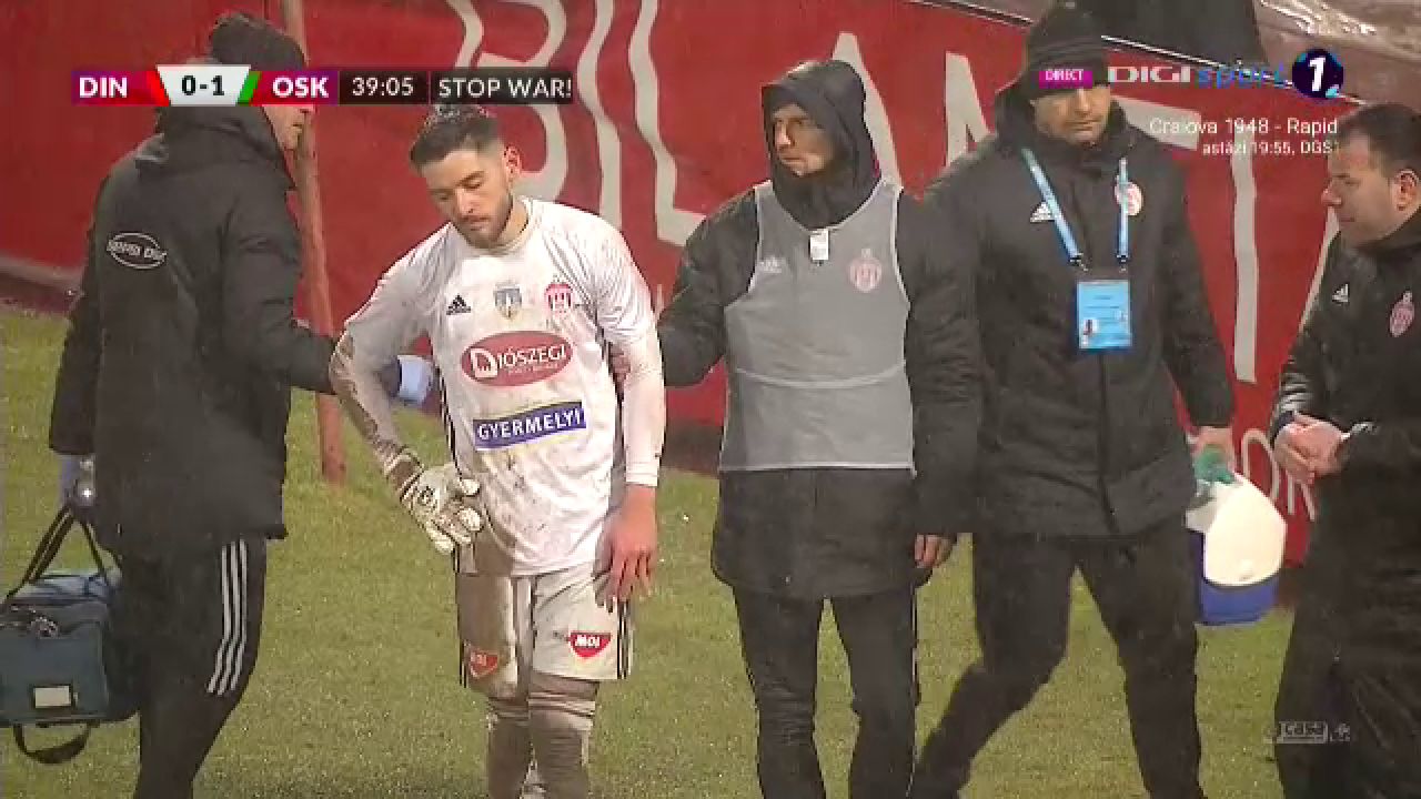 Accidentare horror în Ștefan cel Mare! Niczuly și-a rupt degetul în timpul meciului cu Dinamo și a fost preluat de medici de urgență _10