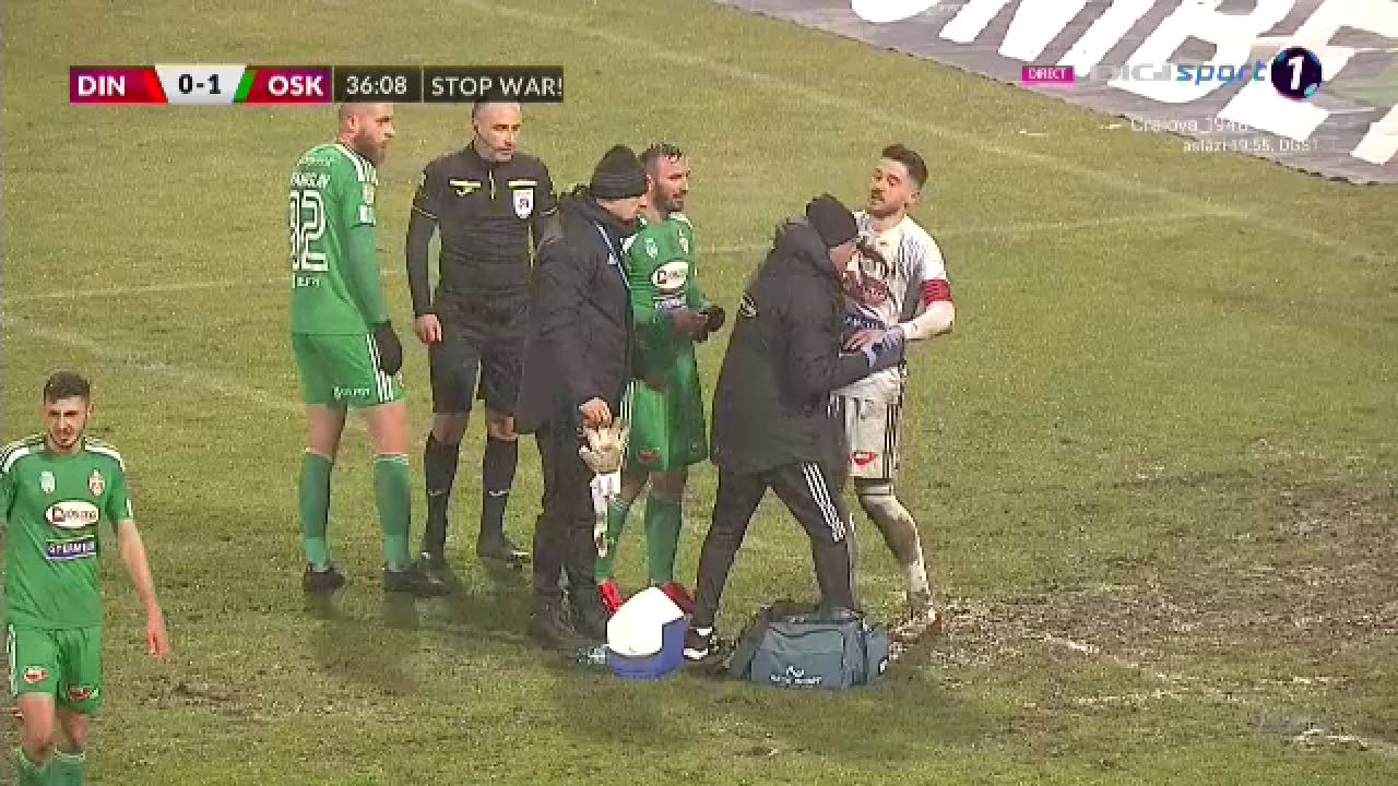 Accidentare horror în Ștefan cel Mare! Niczuly și-a rupt degetul în timpul meciului cu Dinamo și a fost preluat de medici de urgență _15