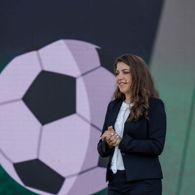 Prima româncă posesoare de licența PRO de antrenor deține un club de fotbal și a fost selecționer la cinci naționale ale României_2