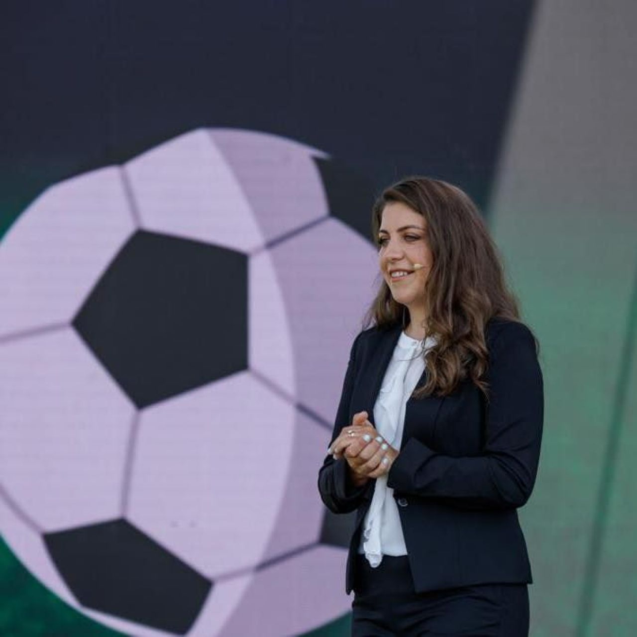 Prima româncă posesoare de licența PRO de antrenor deține un club de fotbal și a fost selecționer la cinci naționale ale României_2