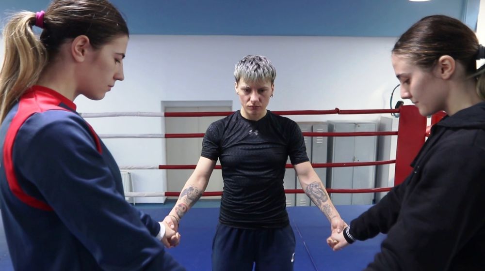 Înaintea fiecărui antrenament, lotul național de box feminin ține un moment de reculegere pentru victimele din Ucraina _4