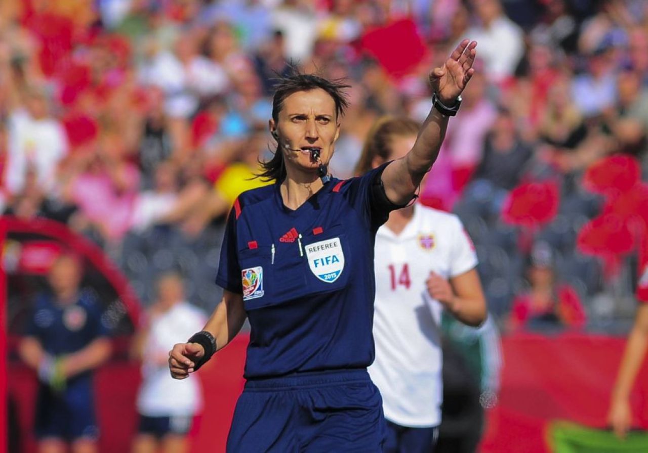 A arbitrat finala Champions League și finala mică a Jocurilor Olimpice de la Rio. E cea mai respectată femeie din fotbalul românesc _1