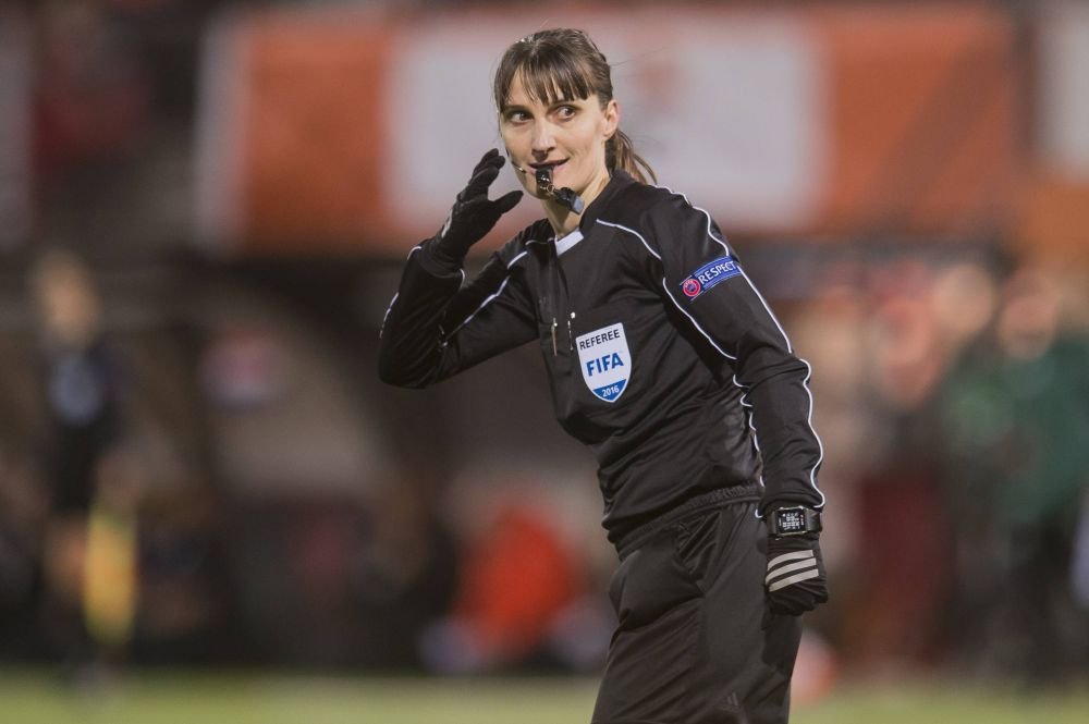 A arbitrat finala Champions League și finala mică a Jocurilor Olimpice de la Rio. E cea mai respectată femeie din fotbalul românesc _2